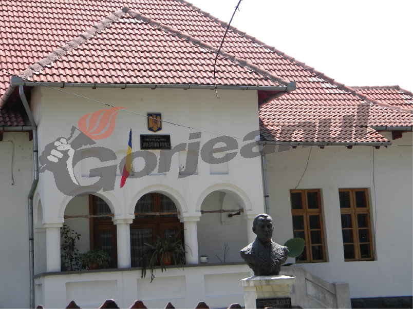 Un recidivist după gratii, altul arestat în lipsă! Judecătorii din Novaci nu i-au iertat pe spărgătorii vilelor din oraş