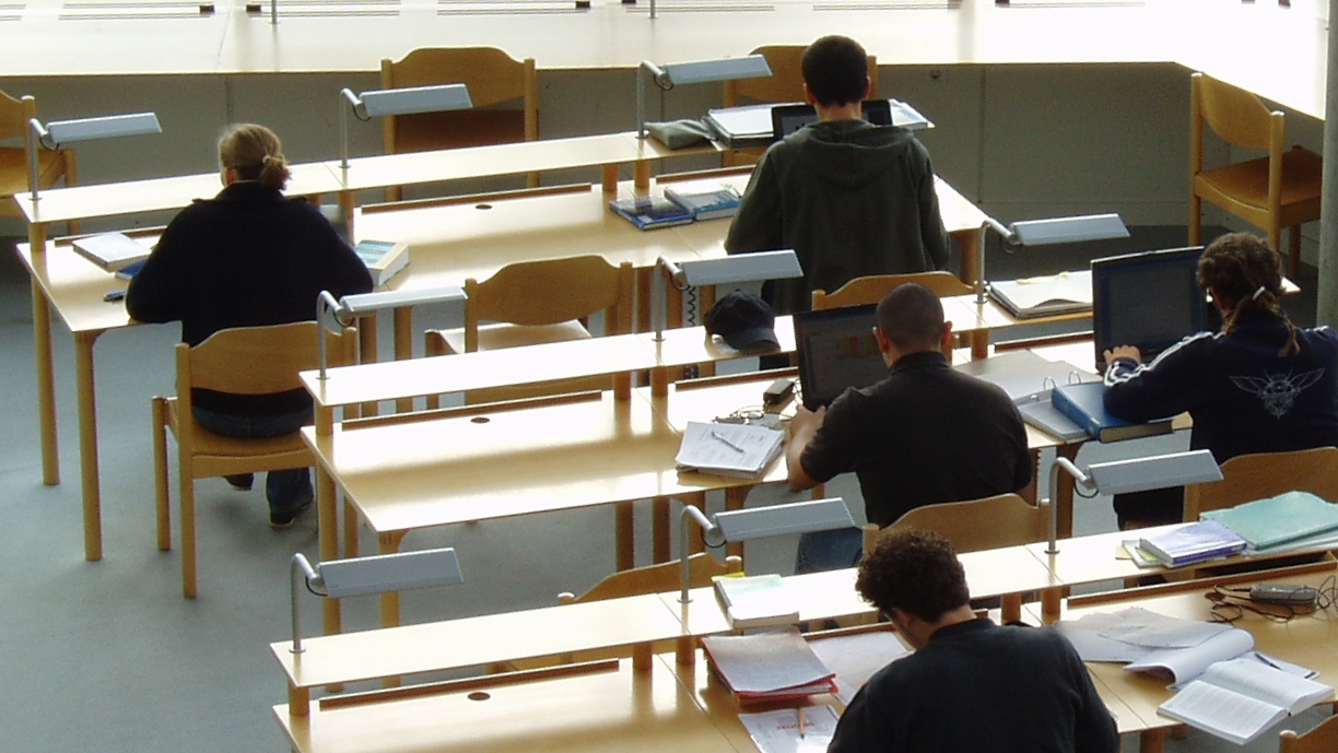 Elevii chiulesc de la ore