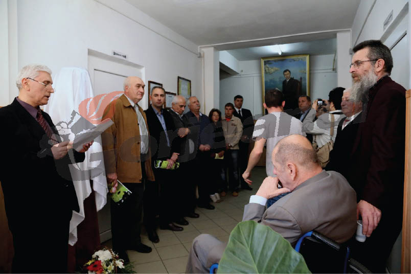 Pompiliu Marcea are bust la Şcoala Generală Nr. 11 din Târgu-Jiu