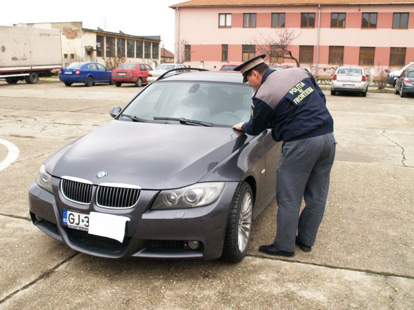 Târgujian, lăsat fără bolidul de lux la frontieră