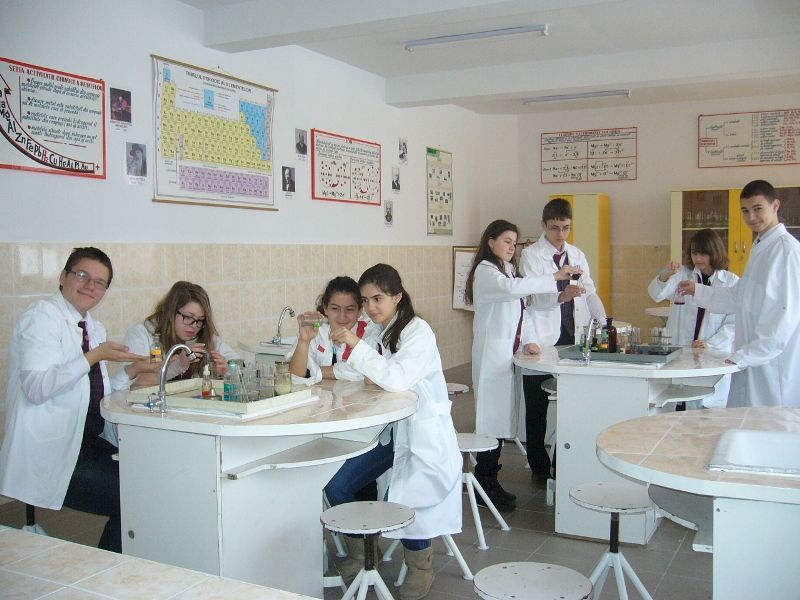 Concurs de chimie la Liceul Energetic