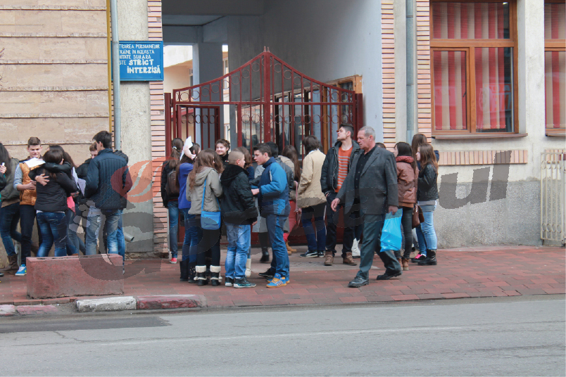 Doar trei medii de 10 la simularea Evaluării Naţionale