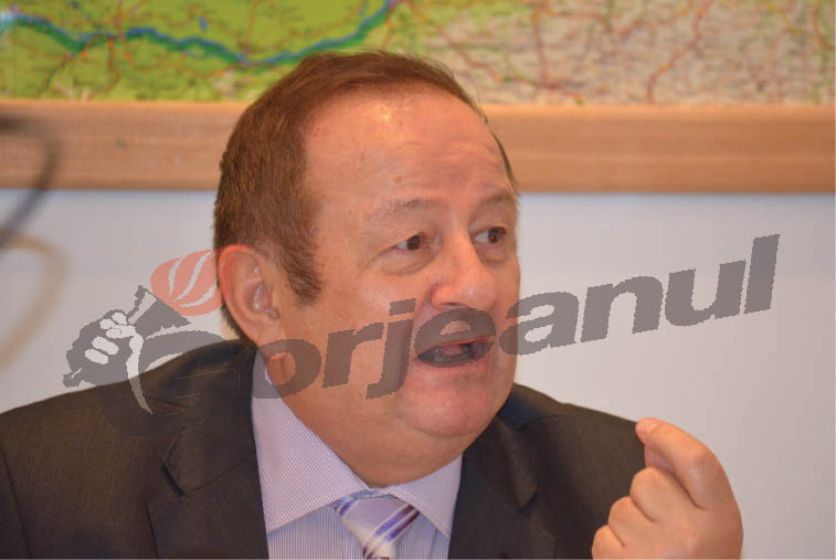 Morega râde de senatorul la pătrat: “Îl bătea Călinoiu pe Dian de îl auzeau câinii din Ţicleni!”