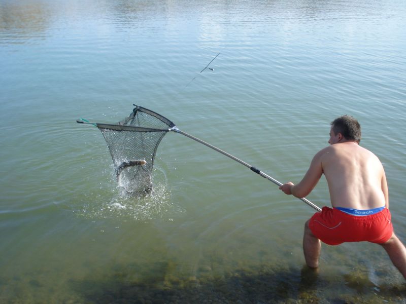 Tot mai mulţi gorjeni, interesaţi de pescuit