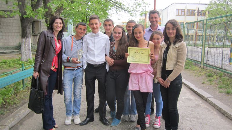 CJRAE Gorj în Proiectul educaţional regional “Artă sau Violenţă? Tu alegi!” – De la Craiova, elevii gorjeni s-au întors cu 9 premii!