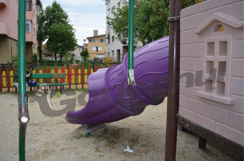 Locul de joacă din 9 Mai, bătaia de joc a autorităţilor municipale