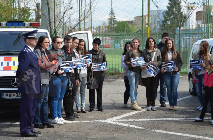 Poliţiştii şi-au deschis porţile pentru elevi