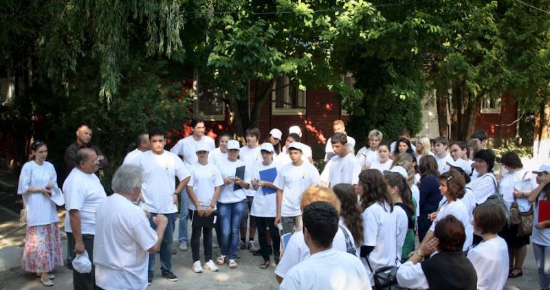 Cinci licee din Gorj, calificate la faza regională a concursului „Tinerii dezbat”