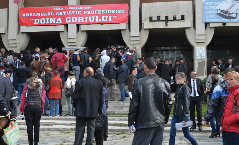 Sute de şomeri s-au înghesuit la Bursa Locurilor de Muncă