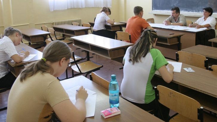 Examene de corigenţă pentru elevii de clasa a VIII-a