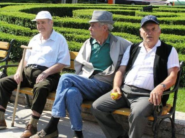 Pensionarii gorjeni vor primi pensia anticipat, înainte de Paşte