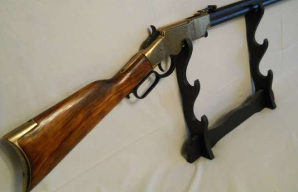 Cercetat pentru nerespectarea regimului armelor şi muniţiilor