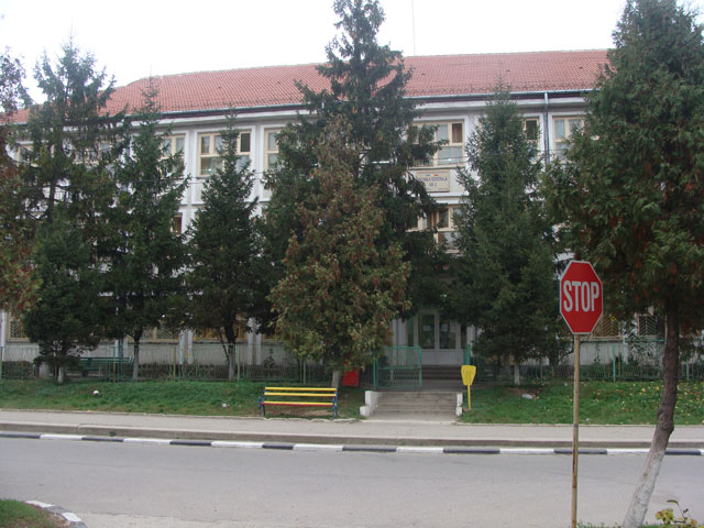 Şcoala Gimnazială Nr. 2 Motru, în competiţia „Picături de lumină”