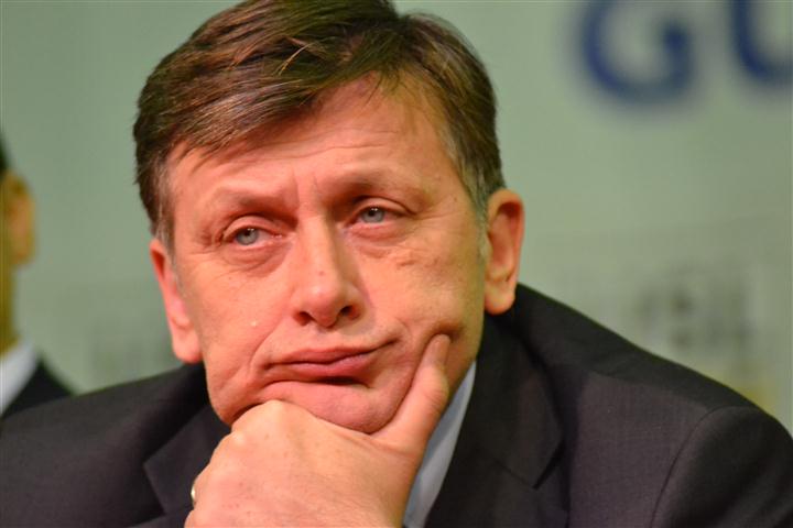 Crin-Antonescu-2-Small