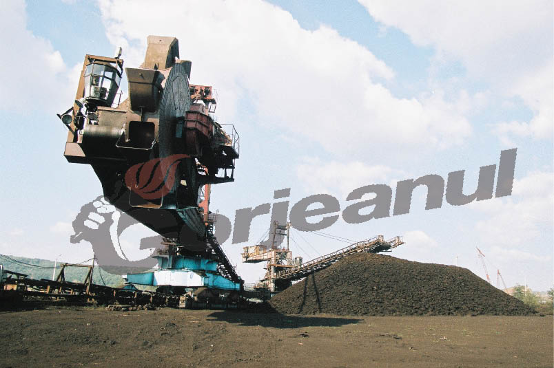 Ploaia udă cele două milioane de tone de cărbune aflate pe stoc