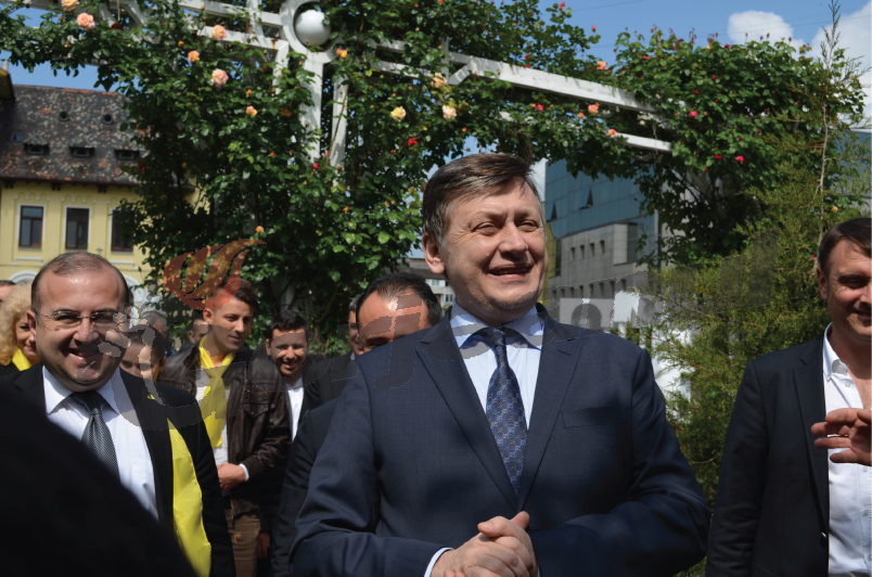 Chetă liberală de 1000 de euro pentru vizita lui Crin Antonescu în Gorj
