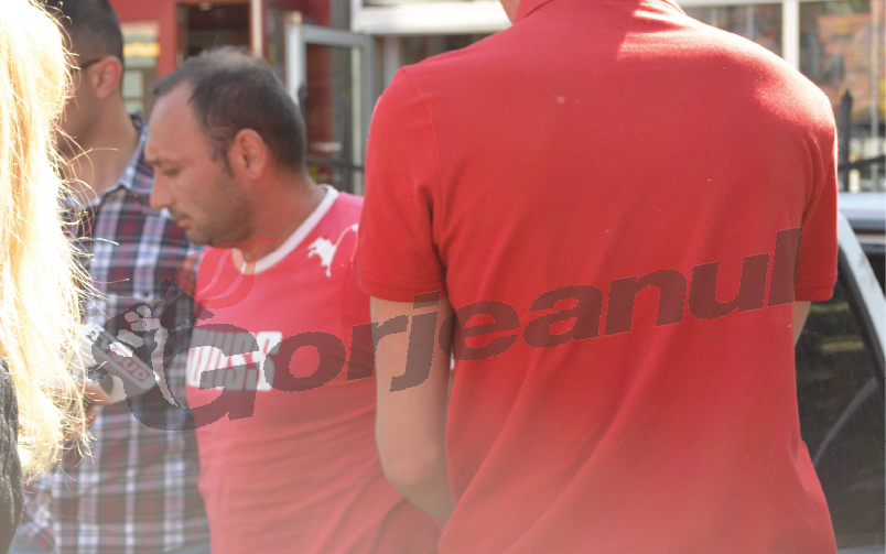 Bijuterii şi bunuri de peste 10.000 lei, furate dintr-o locuinţă din Târgu-Jiu