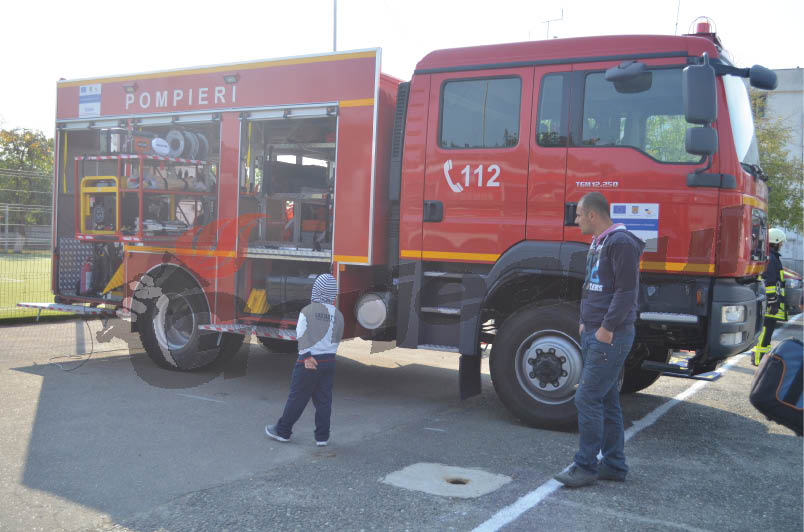 Pompierii îşi deschid porţile de Ziua Copilului