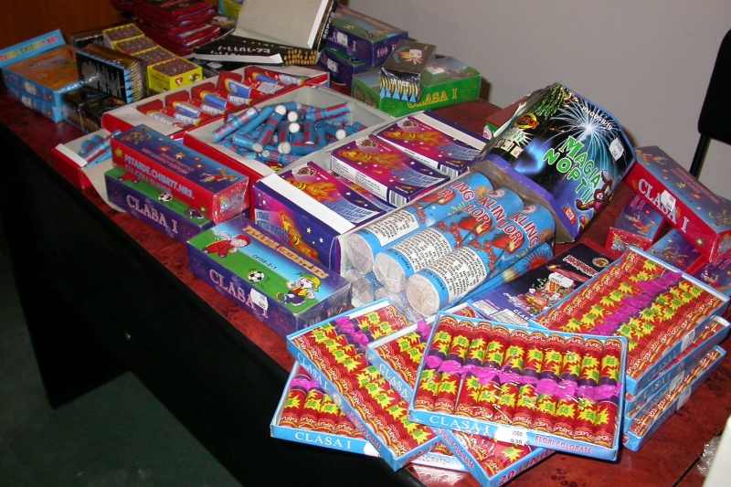 Cercetat pentru operaţiuni pirotehnice fără drept