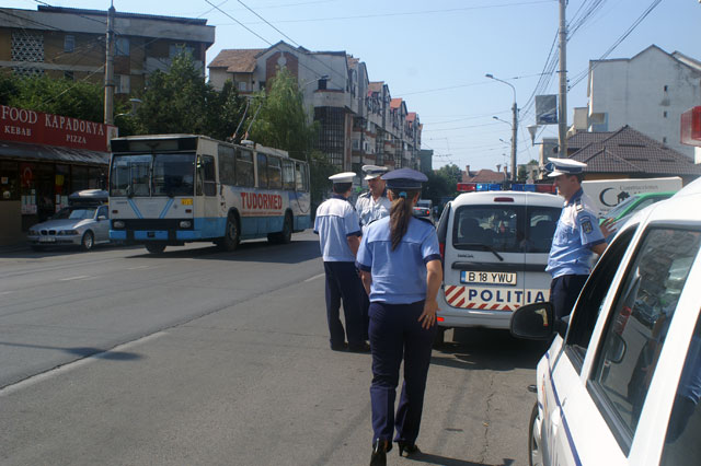 Sfaturi de la poliţiştii rutieri pentru şoferi