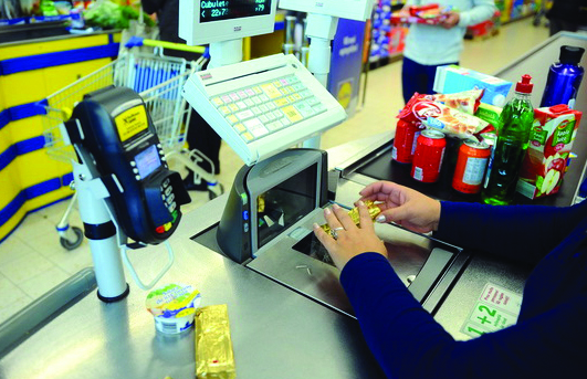 Gura târgului – Fiica lui Nicu Sarcină îi face concurenţă tatălui