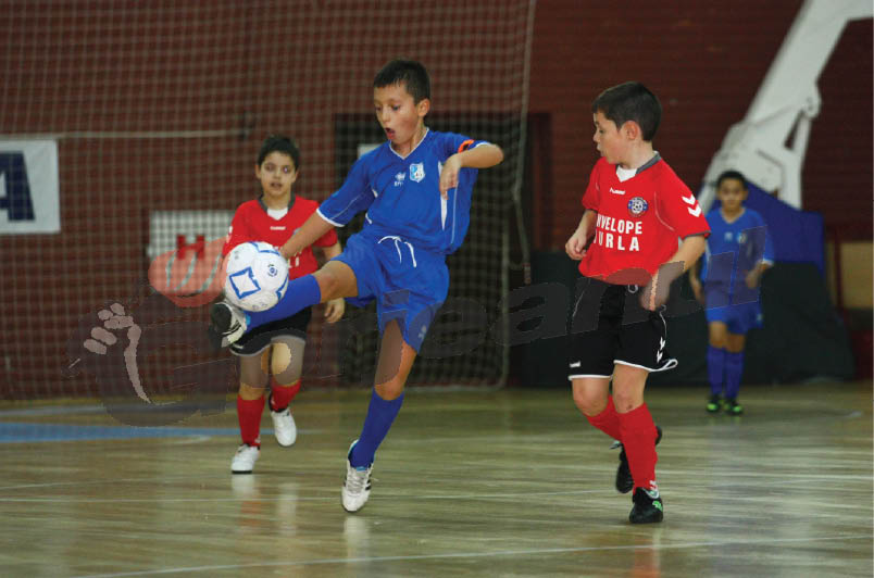 Generațiile 2004 și 2005, în luptă pentru trofee