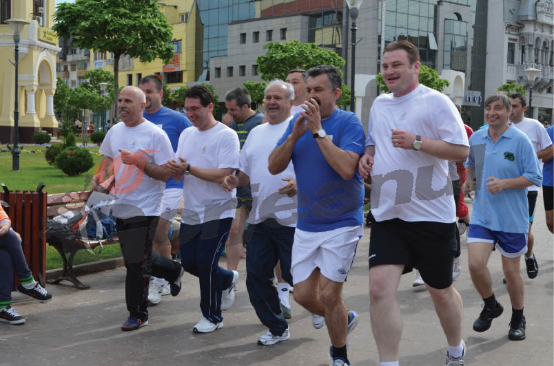 Politicienii din Gorj dau costumele pe pantaloni scurţi