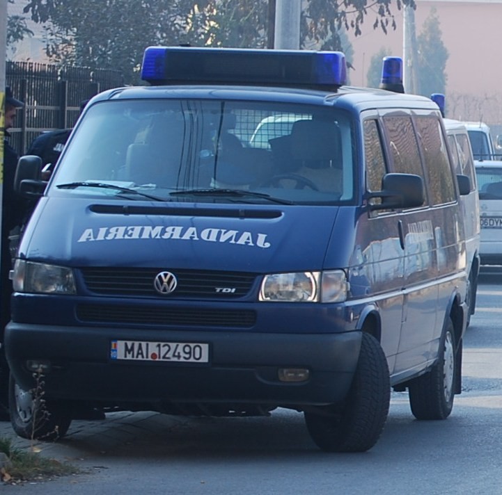 Scandalagii amendaţi de jandarmi