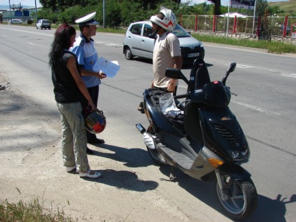 Dosare penale pentru mopedişti fără permis