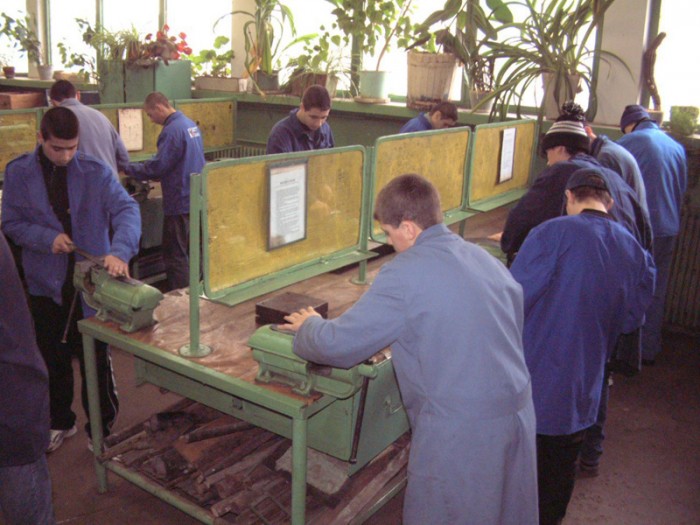 Înscrieri la şcolile profesionale