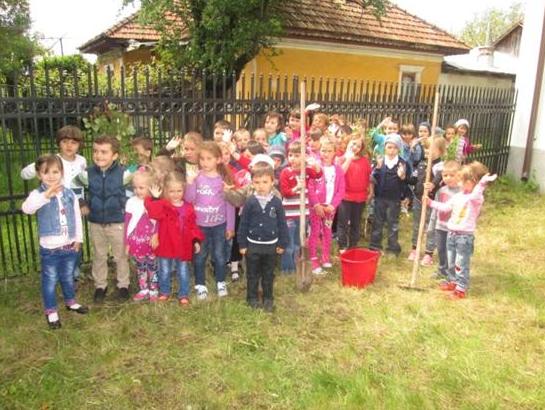 Ziua Plantării arborilor la Liceul Tehnologic Baia de Fier şi la Gradiniţa Nr.1 Baia de Fier