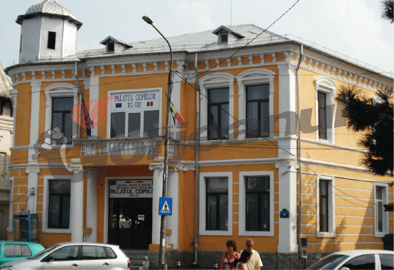 Tabără de pictură şi sculptură, la Baia de Fier