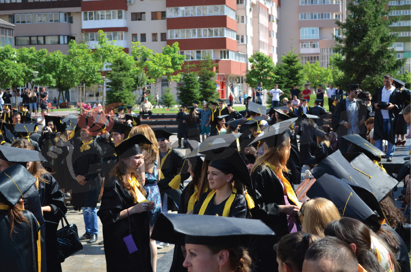 “Doina Gorjului” le cântă absolvenţilor de la UCB