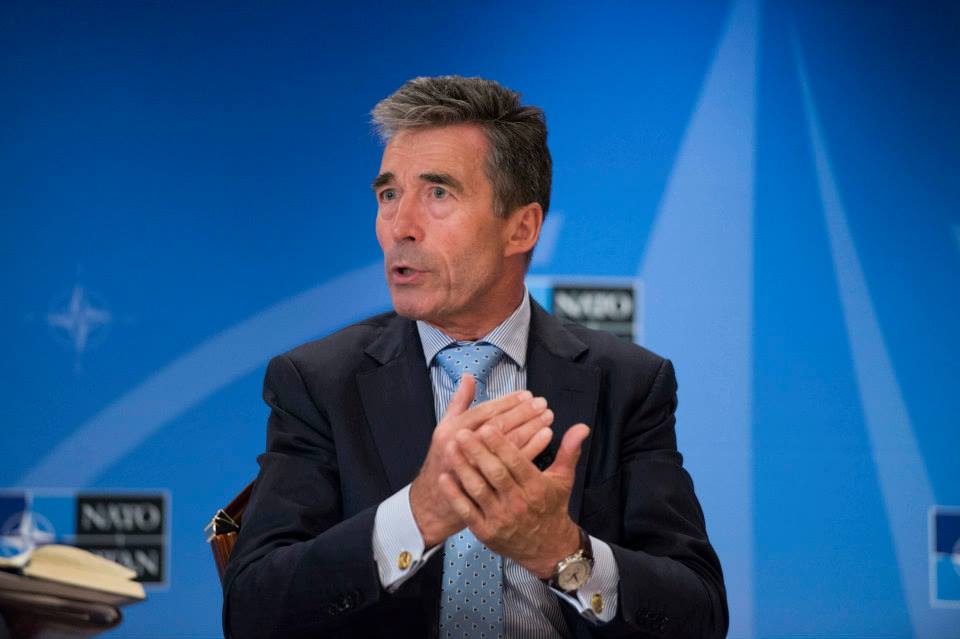 Anders Fogh Rasmussen: Rusia consideră NATO un adversar. Alianţa pregăteşte apărarea Ucrainei