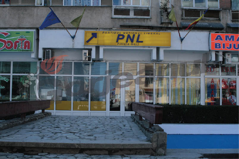 Gura târgului – Delegaţia Permanentă a PNL Gorj, formală şi cu înghesuială