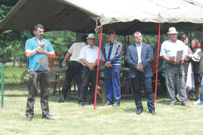 Tradiţia continuă, Aproape o mie de persoane au participat la Sărbătoarea Nucului 2014