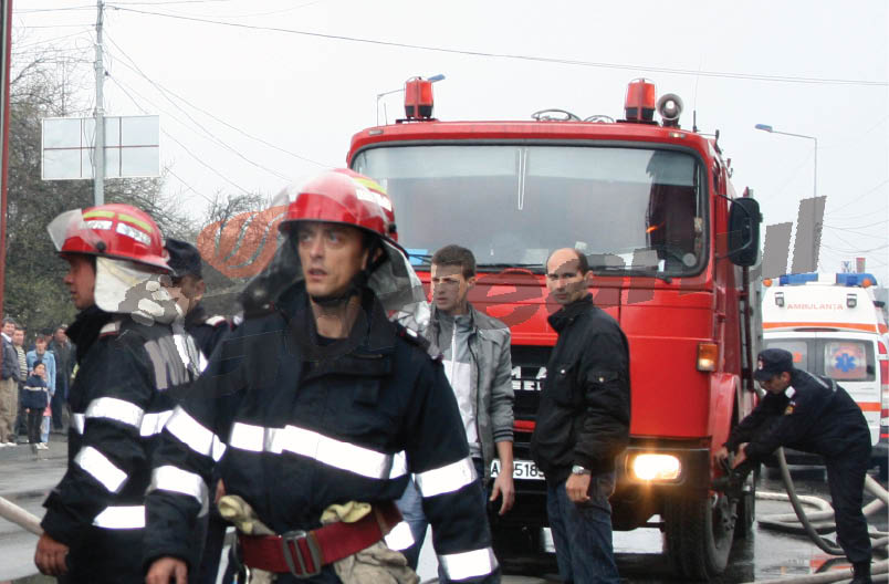 Maşină în flăcări la Târgu-Jiu