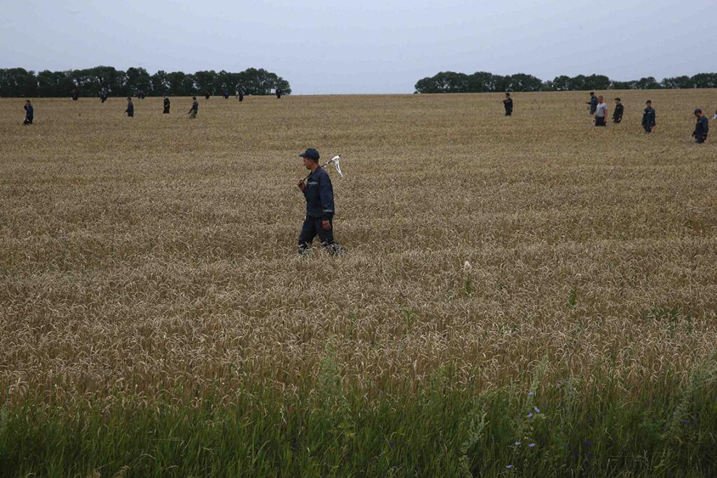 Members of the Ukrainian Emergency Ministry search for bodies near the site of Thursday's Malaysia Airlines Boeing 777 plane crash near the settlement of Grabovo, in the Donetsk region