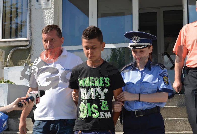 Pensionar de 75 de ani, jefuit în plină stradă