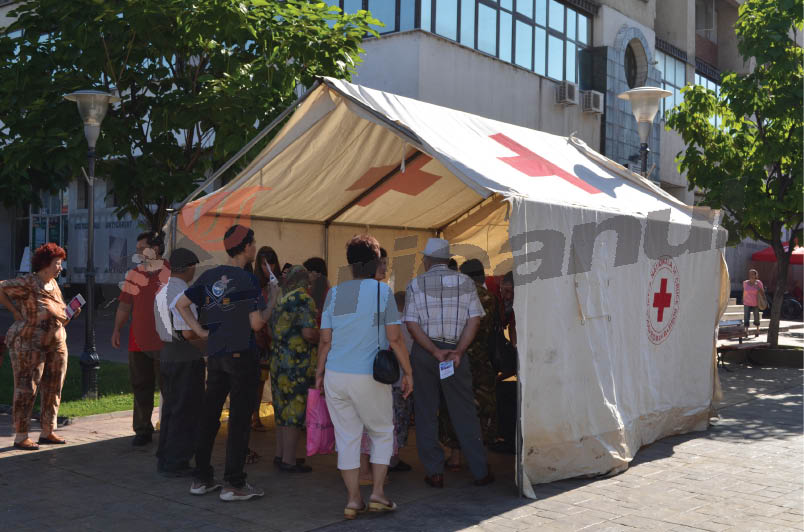 De Ziua Crucii Roşii Române – Testări gratuite ale glicemiei şi tensiunii arteriale şi demonstraţii de prim-ajutor la Târgu-Jiu