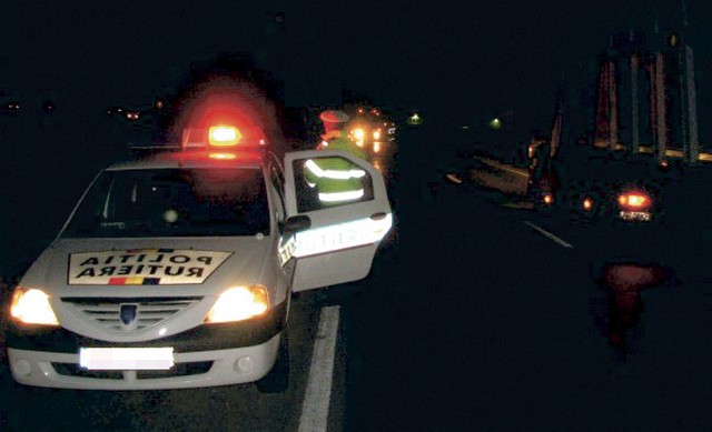 A adormit la volan şi a intrat într-o maşină parcată