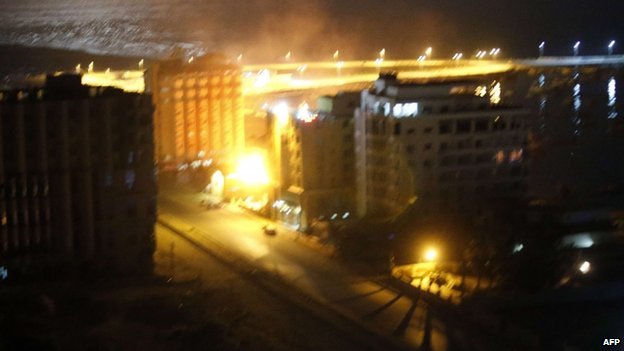 Tiruri de rachete lansate asupra oraşelor Ierusalim, Tel Aviv şi Haifa. Hamas revendică atacurile. Israelul a răspuns cu 160 de raiduri aeriene în Fâşia Gaza, pe timpul nopţii