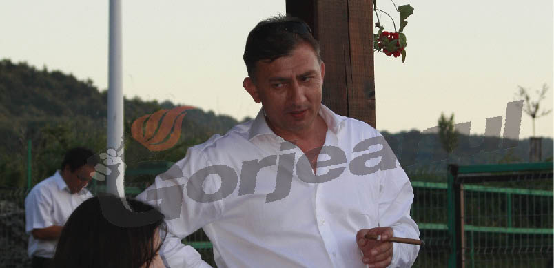 dian popescu cu fetita si trabuc sara