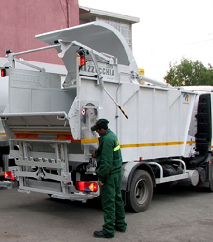 Gura târgului – Foştii directori nu îşi plătesc gunoiul produs în propriile gospodării din Turcineşti