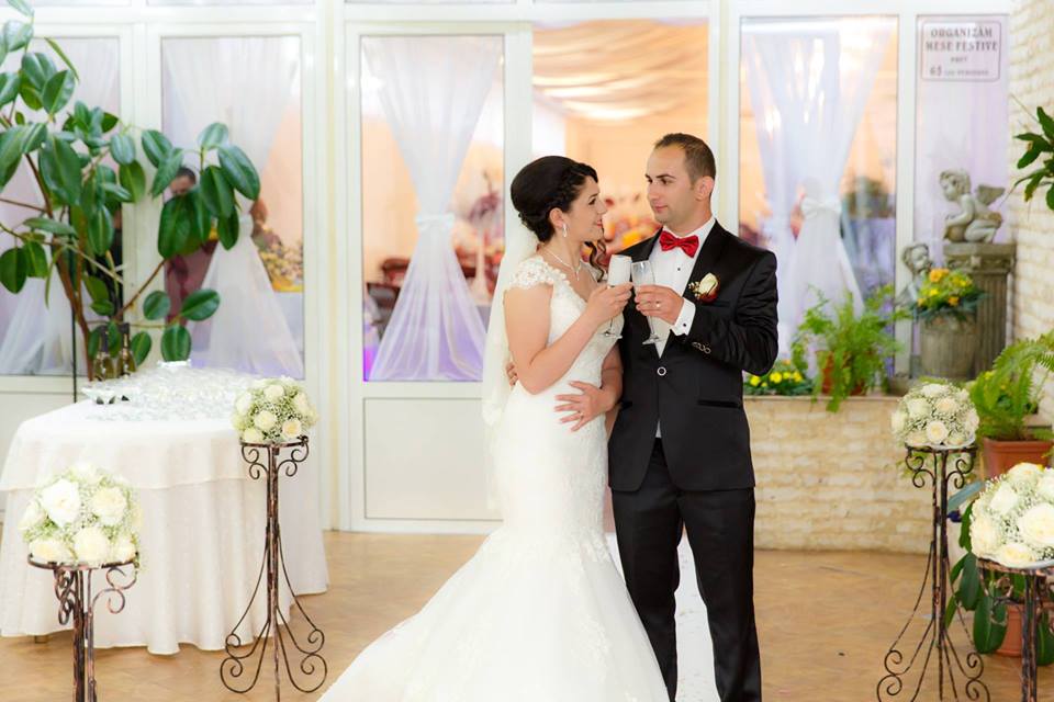 Scandal neaşteptat după nunta anului de la Bumbeşti-Piţic! Satul le-a băgat în arest, în Anglia, pe fetele primarului Nioaţă