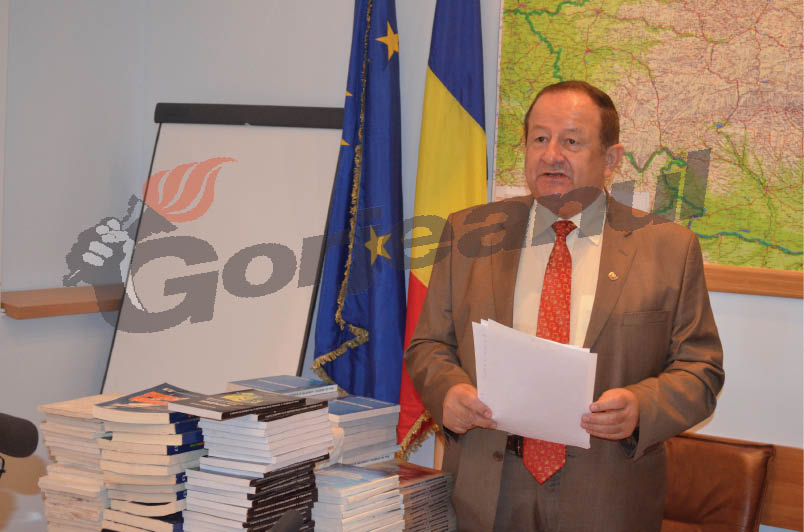 Profesorul Morega a donat Bibliotecii Judeţene 358 de cărţi