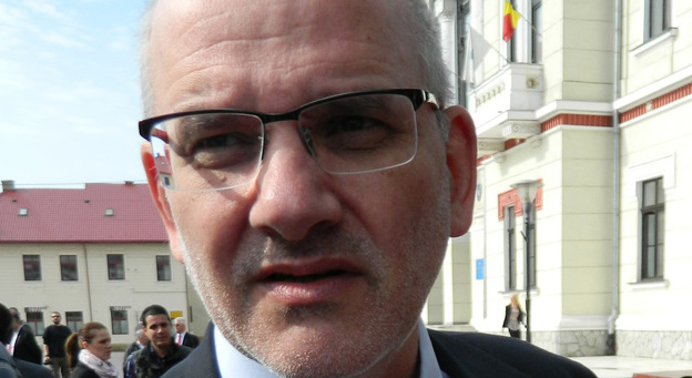 Pe motiv de Transalpina – Pedeliştii şi liberalii din Vâlcea îi cer demisia lui Neaga