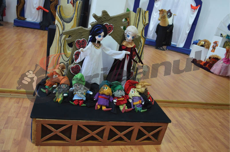 Păpuşi de poveste la Muzeul Judeţean Gorj