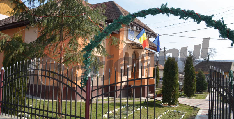Funcţionari cu dosar penal! Case încredinţate ilegal de Primăria Borăscu