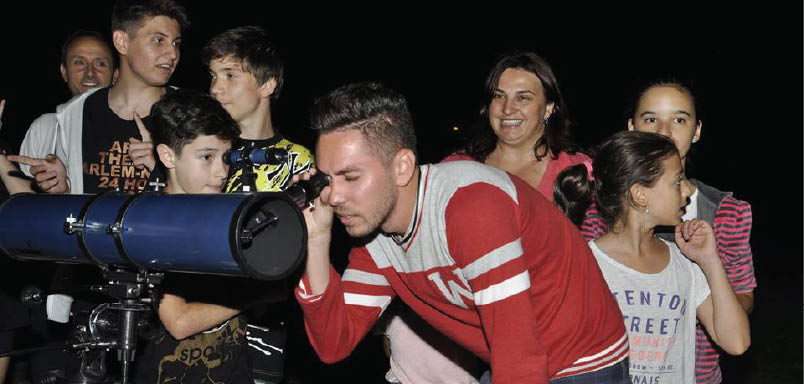 Târgujienii au admirat astrele din Parcul Coloanei Infinitului
